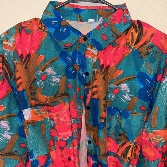 NWOT- Floral Brush Print, Pocket Front Button Up Blouse. 5️⃣✖️3️⃣0️⃣ - Picture 6 of 9